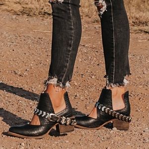 Freebird Blade. Still being sold on Feeebirds’ website.